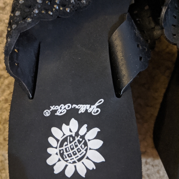 Yellow Box flops - Picture 2 of 4